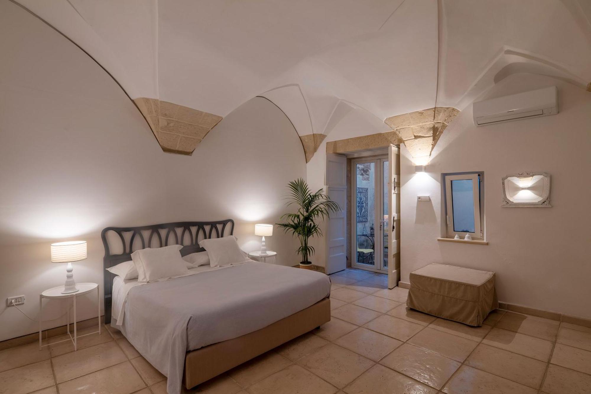 Corte Dei Romiti Apartment - Lecce Selection Exterior photo